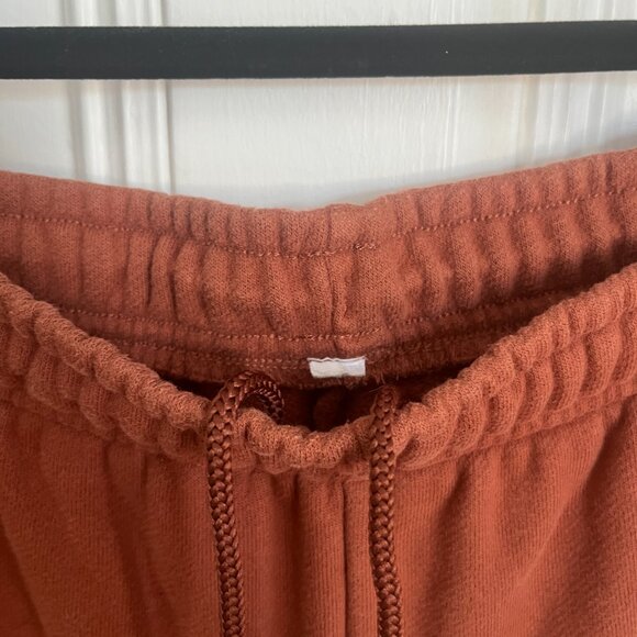 Alo Sweatpants - Picture 3 of 4